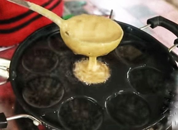 Step 1.1: When the oil becomes hot, add the batter into each mold with a spoon