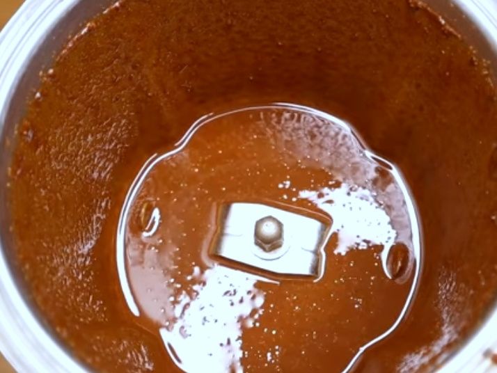 Step 2.2: Grind into a fine paste without adding water because the oil comes out from the roasted coconut to form a paste, then set aside