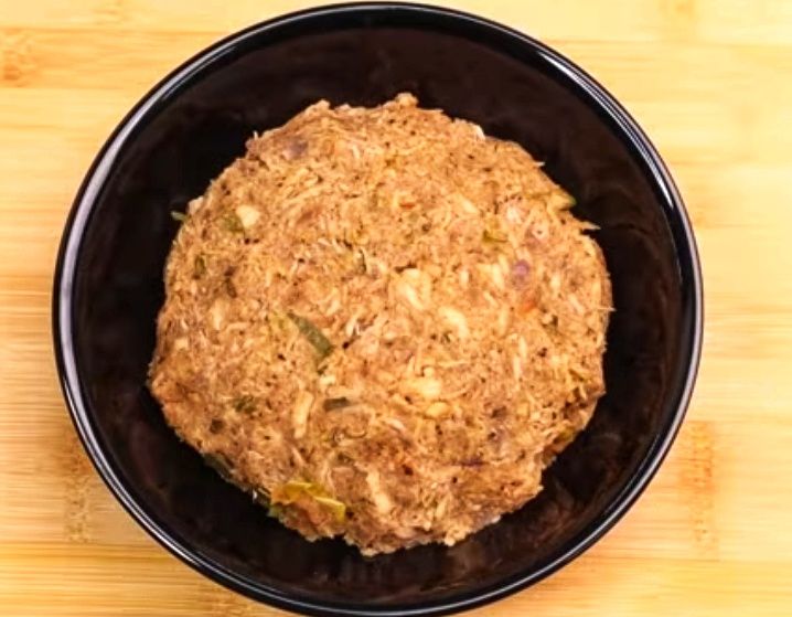 Step 1.1: Combine the mixture with your hands and shape it into small balls