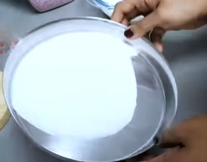Step 1.1: Tilt the plate so the batter spreads evenly to form a thin layer