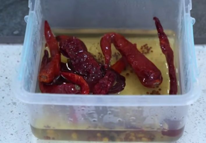 Step 2.1: Soak Kashmiri red chilies, Guntur dried red chili, cumin seeds, fenugreek seeds, and peppercorns for 3-4 hours