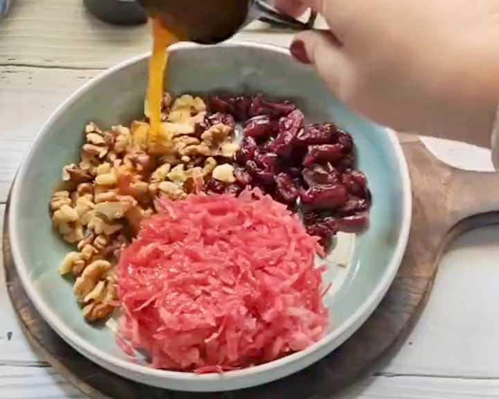 Step 1.1: Soak the walnuts, cranberries, and grated carrot in fruit juice