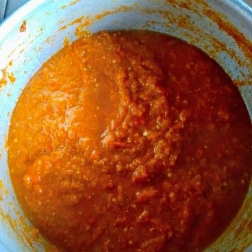 Step 1.1: In a clean pot, pour in your roughly blended pepper mix and allow to boil till the water is almost dried up