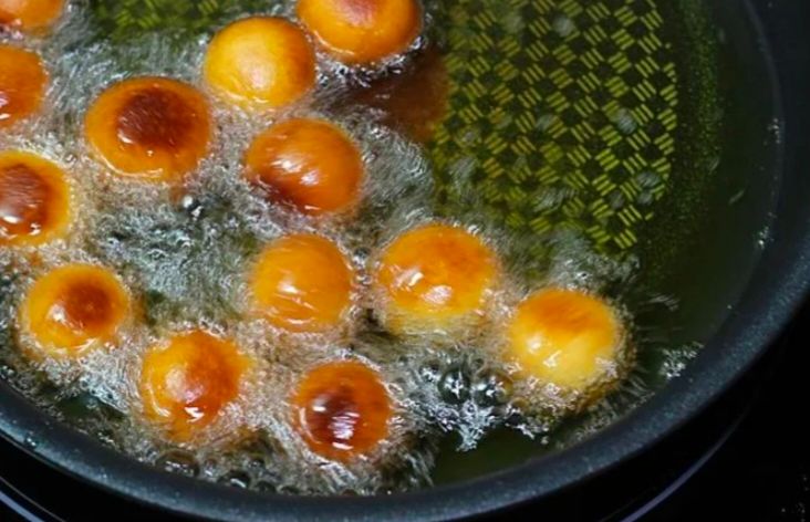 Step 3.1: Deep fry in medium hot oil or ghee, stirring continuously on a low flame until golden brown