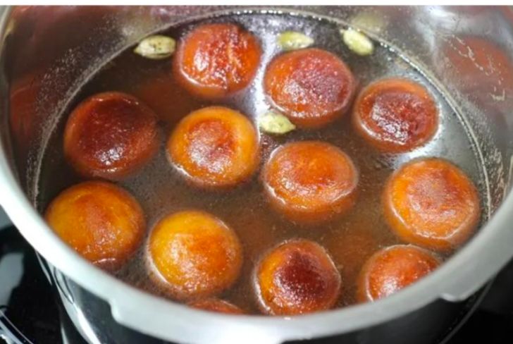 Step 3.2: Drain and transfer the jamuns into the hot sugar syrup