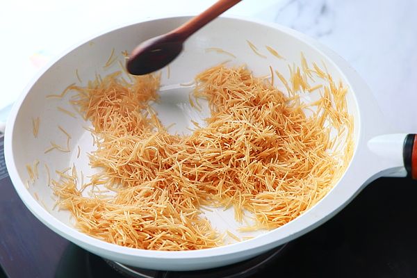 Step 1.2: Add vermicelli to the pan