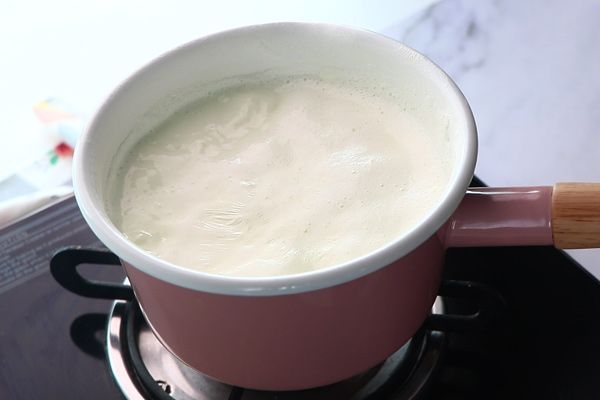 Step 1.2: Meanwhile, boil milk and simmer for 3-5 minutes, then switch off the heat