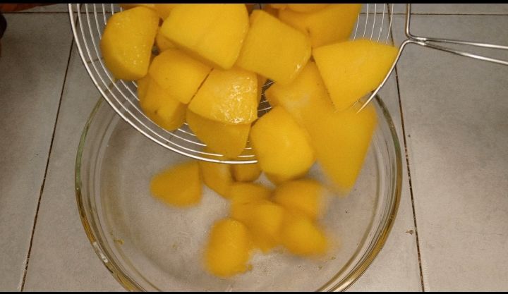Step 1.2: Once Boiled , place in a separate bowl to cool for 2 mins and later sprinkle in your cornflour or cornstarch