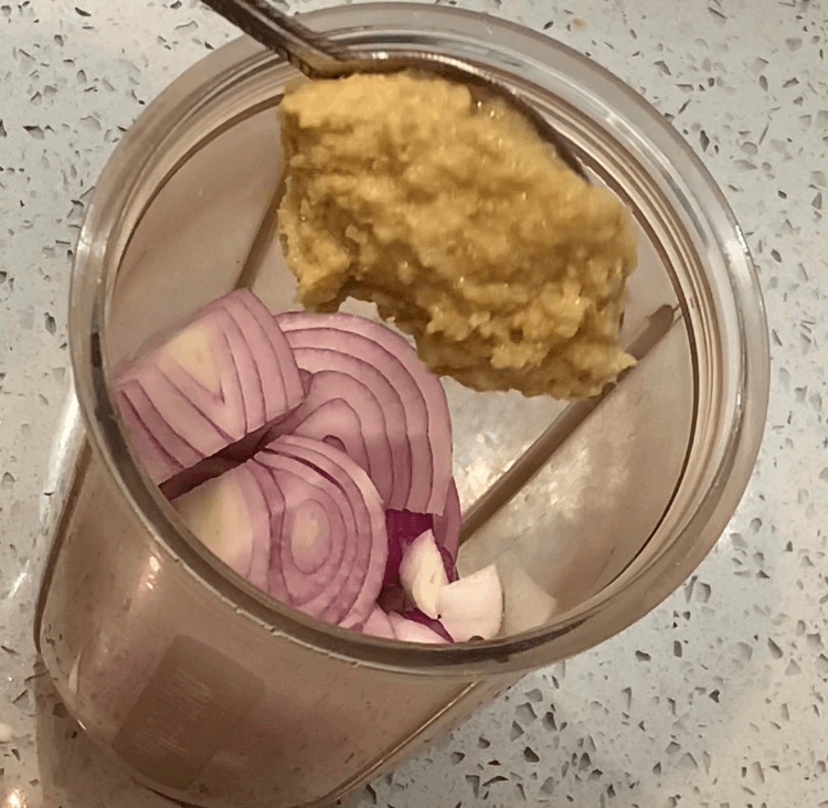 Step 1.1: Grind the onions, ginger garlic paste, and green chillies in a mixer grinder