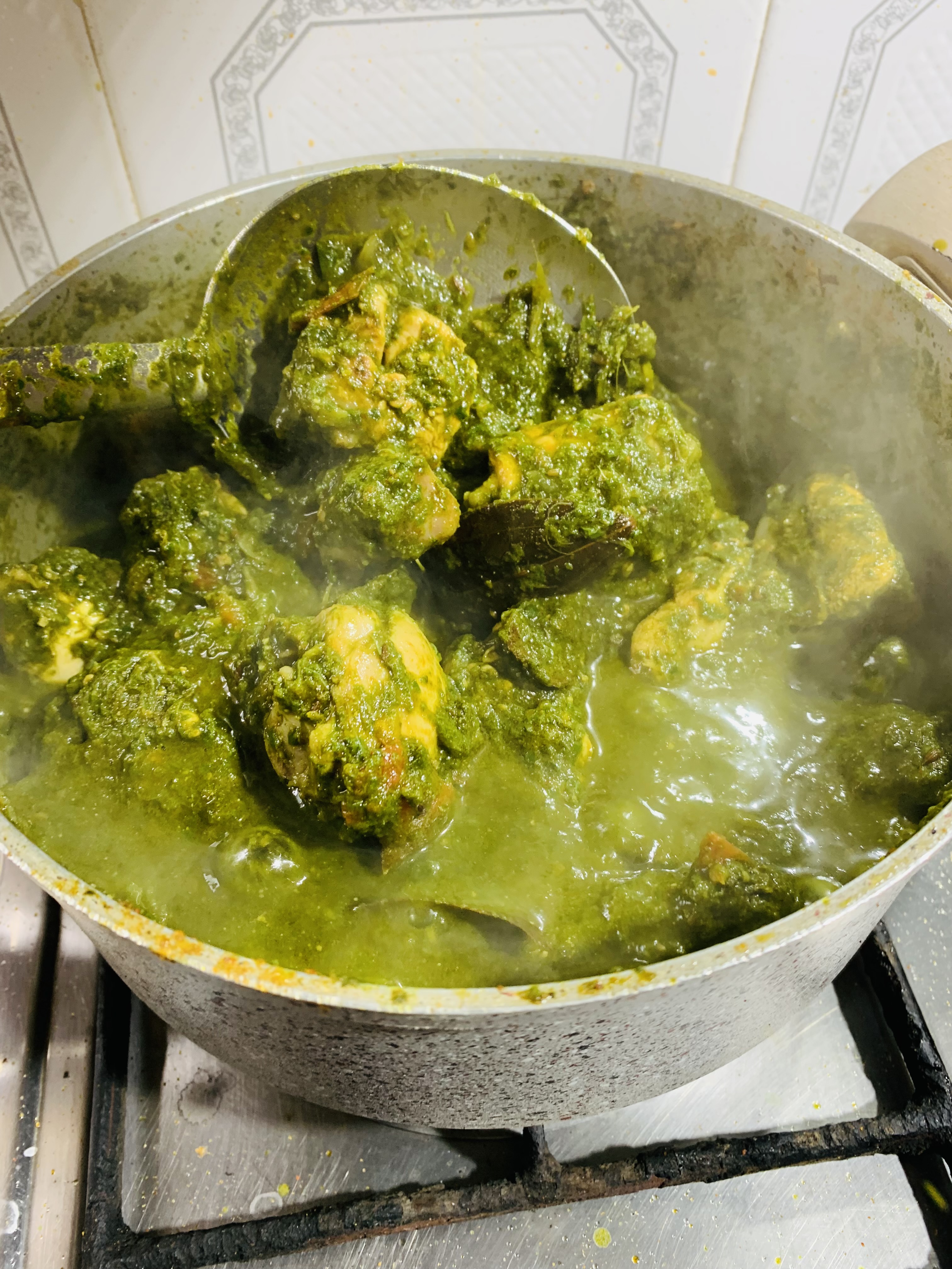 Step 4.2: Add the prepared spinach puree and mix thoroughly