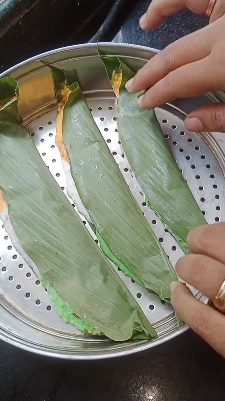 Step 3.1: Fold the leaf gently to enclose the batter and stuffing