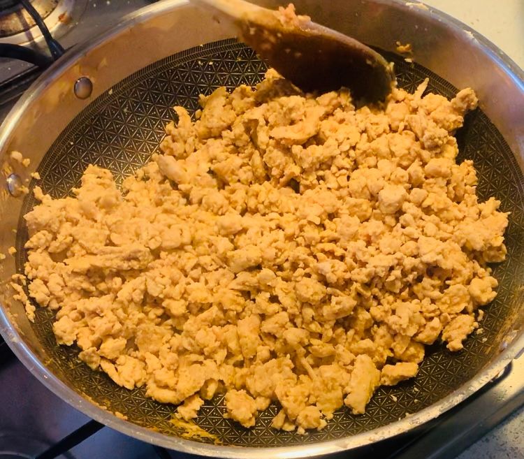 Step 1.3: Combine the spices and chicken mince, stirring well