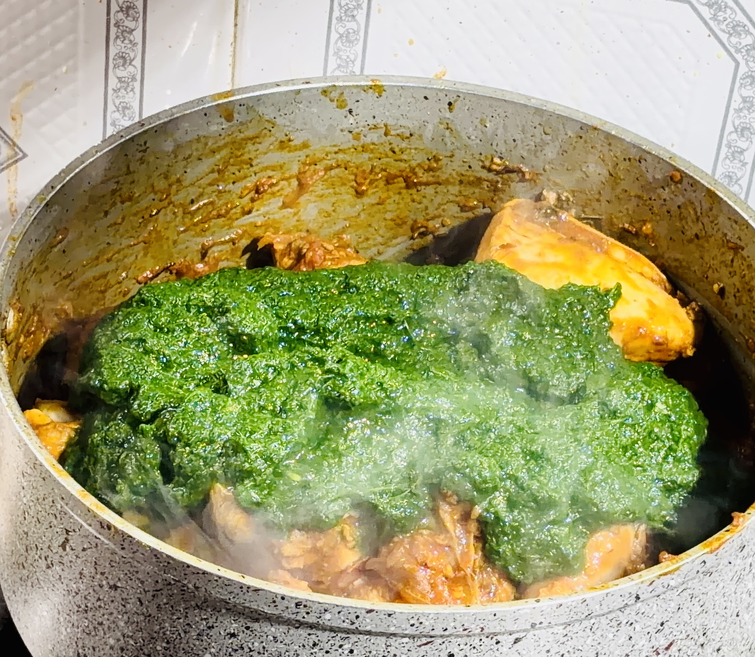 Step 4.1: Add the prepared spinach puree and mix thoroughly