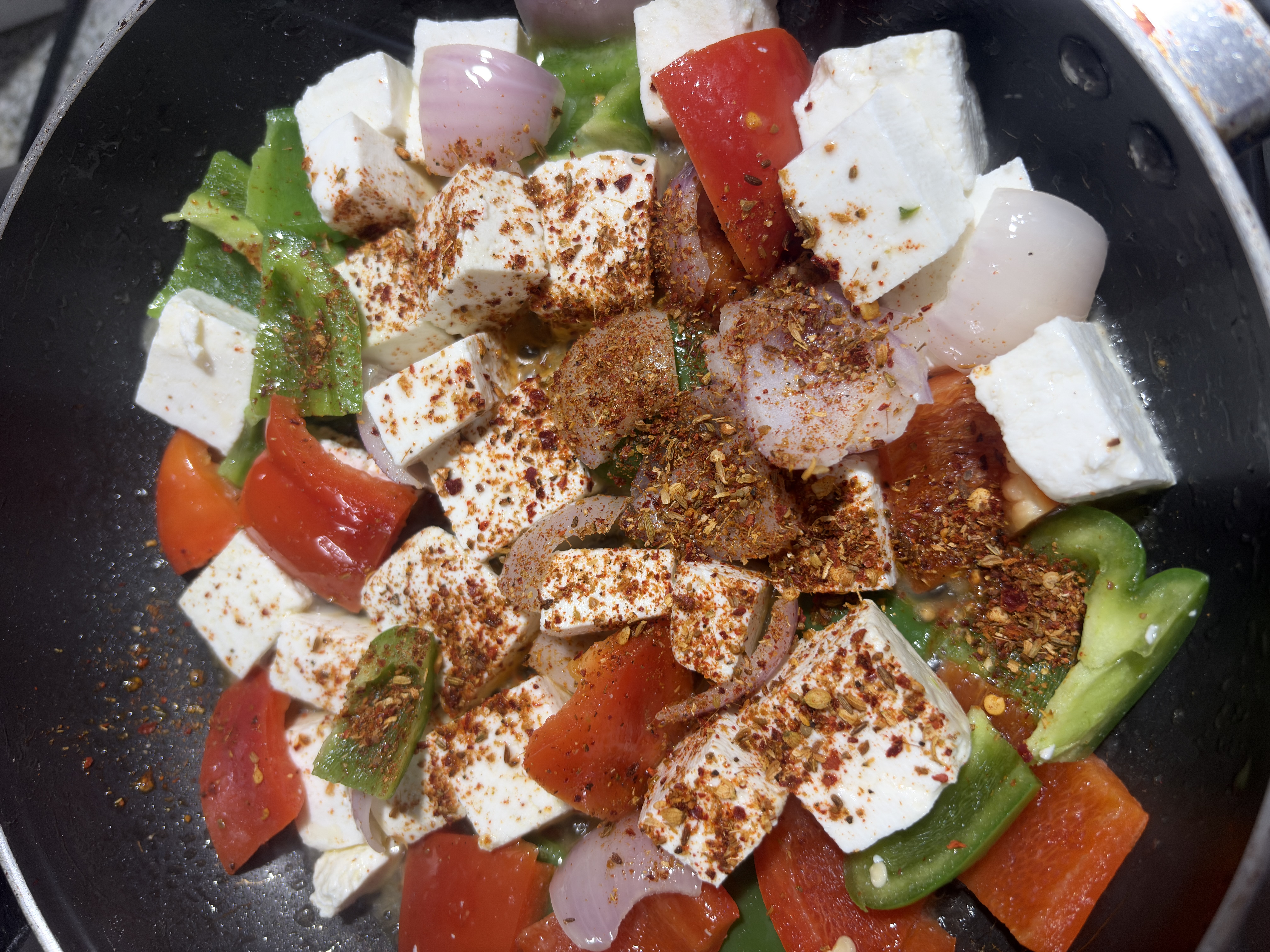Step 3.1: Sprinkle 2 teaspoons of the prepared kadhai masala powder, toss gently, and transfer to a plate