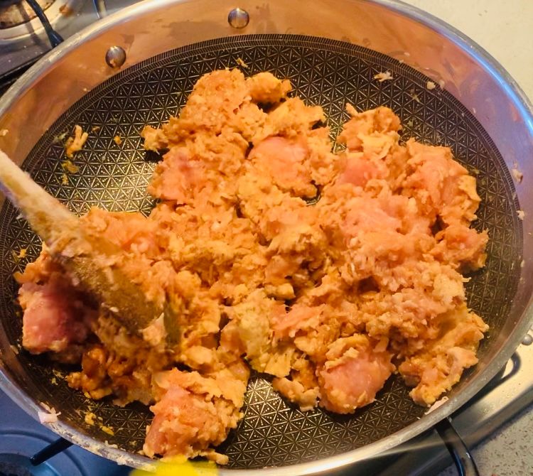 Step 1.2: Combine the spices and chicken mince, stirring well