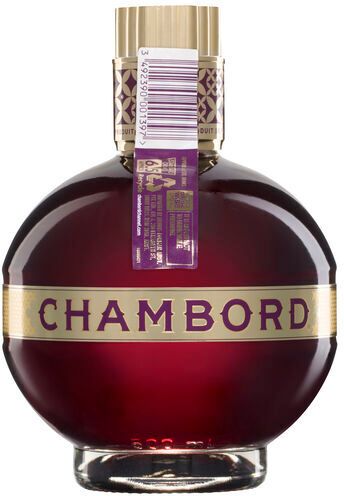 Step 1.1: Prepare plum sauce: Cut the plums into quarters, remove the seed, place in a saucepan and add 1 tablespoon of caster sugar, water, and Chambord liqueur
