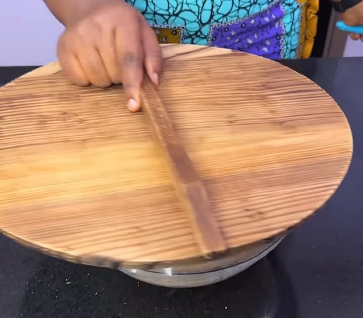 Step 1.2: Pour in hot water and cover for a minute