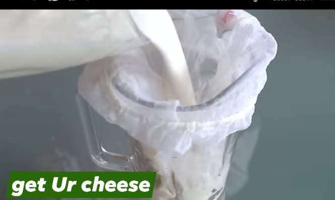 Step 1.2: Use a cheesecloth to strain out the soya milk from the blended mixture