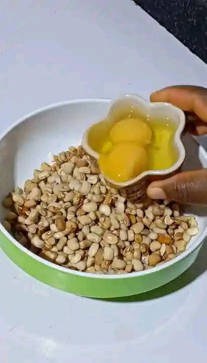 Step 1.5: In a bowl, add little water, properly washed beans, evaporated milk or coconut milk, peeled onion halves, red shombo peppers, and eggs