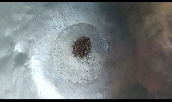 Step 1.1: Add mustard seeds and let them splutter