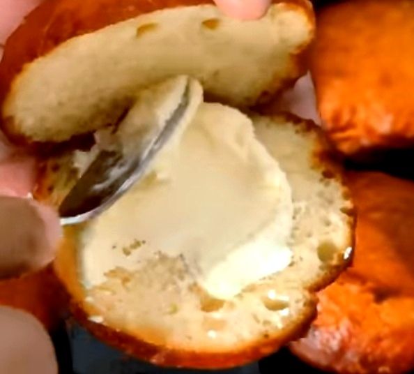 Step 4.1: Spread 2 tbsp of butter cream on each bun