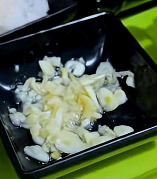 Step 1.1: Crush the garlic along with lemon juice
