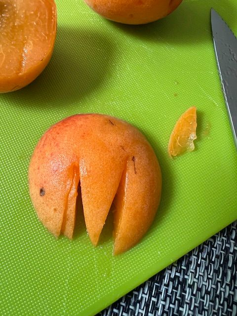 Step 2.3: For the tulips (apricot): Slice the apricot cheeks