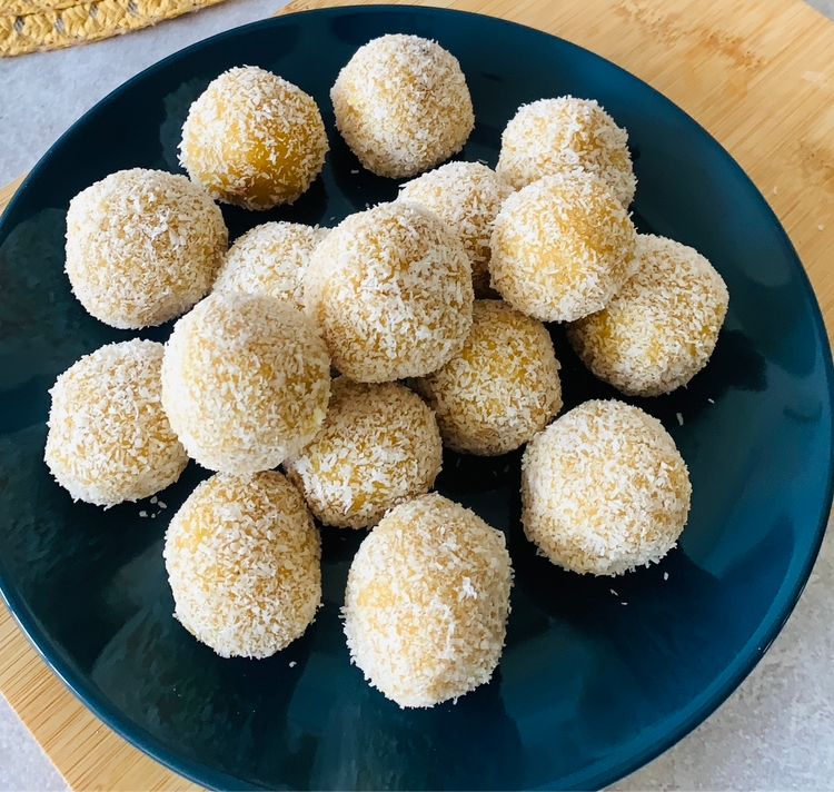 Step 1.1: Roll each ball in some desiccated coconut to coat it