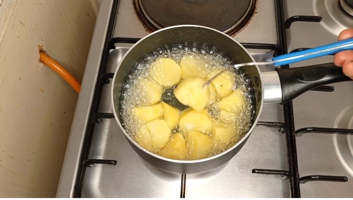 Step 1.1: For the first step chop your potatoes, wash them using clean running water and after that boil in your cooking pot for about 5 mins 