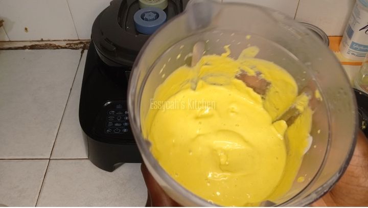 Step 2.2: Pour your creamy mixture in a glass and don't forget to share with your friends