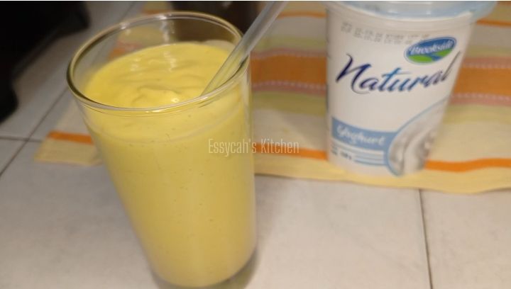 Step 2.1: Pour your creamy mixture in a glass and don't forget to share with your friends