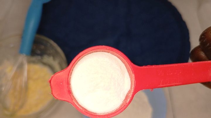 Step 1.1: In a separate bowl add in 1 cup of all purpose flour and 1 tbsp of baking powder