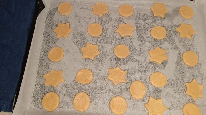 Step 1.4: Align the parchment paper on your baking tray