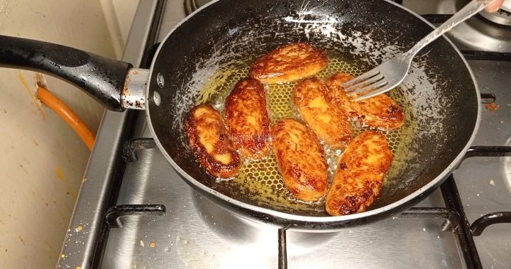 Step 1.2: In a medium heat pan ,add in Oil and fry the potatoes till golden brown color