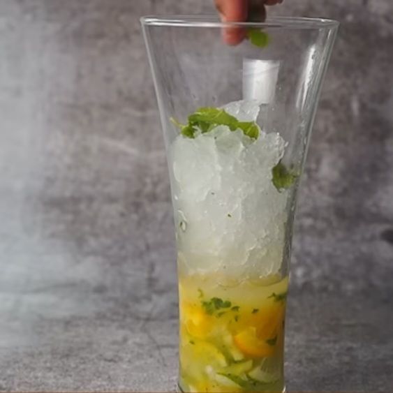 Step 1.3: Add more mint leaves and pour 1/4 cup of orange juice
