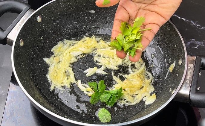 Step 1.2: Add the sliced tomato, Coriander leaves, and chopped mint