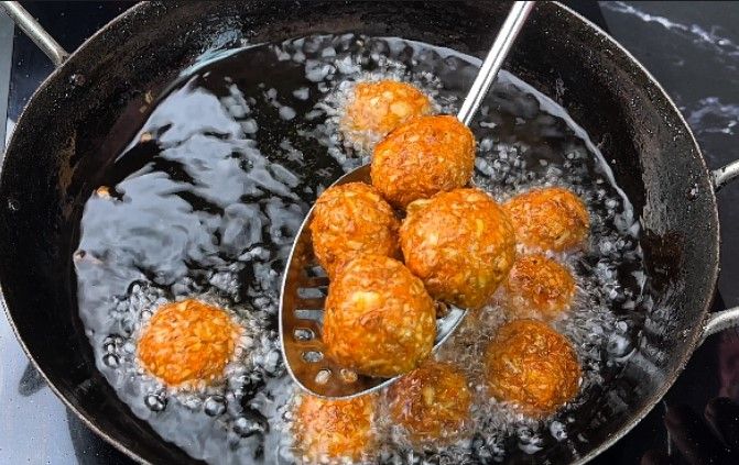 Step 1.4: Heat oil in a deep frying pan