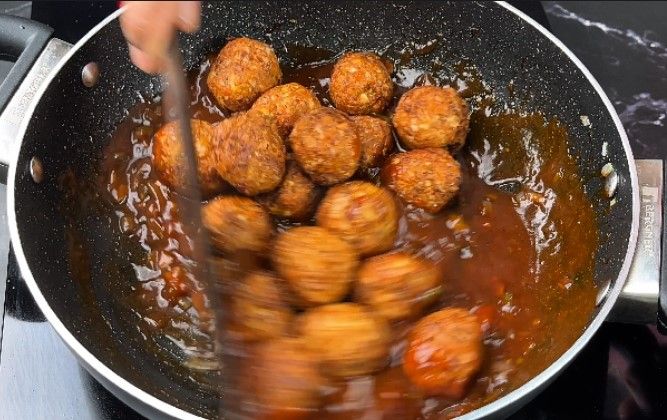 Step 2.2: Add the fried manchurian balls to the sauce