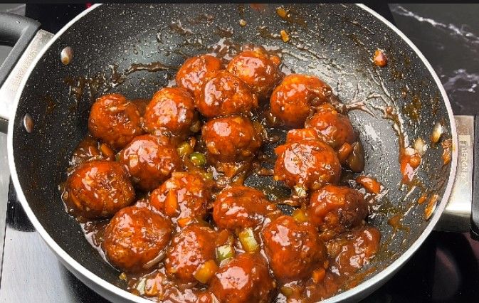 Step 2.3: Add the fried manchurian balls to the sauce