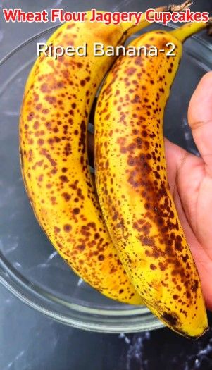 Step 1.2: In a large mixing bowl, add ripe banana slices and beat well with an electric blender or whisker