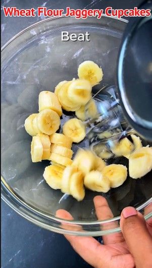 Step 1.5: In a large mixing bowl, add ripe banana slices and beat well with an electric blender or whisker