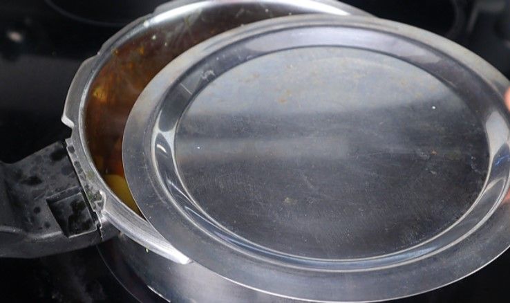 Step 3.3: Pour in the tamarind extract, cover with a lid, and cook for 2 minutes on low flame