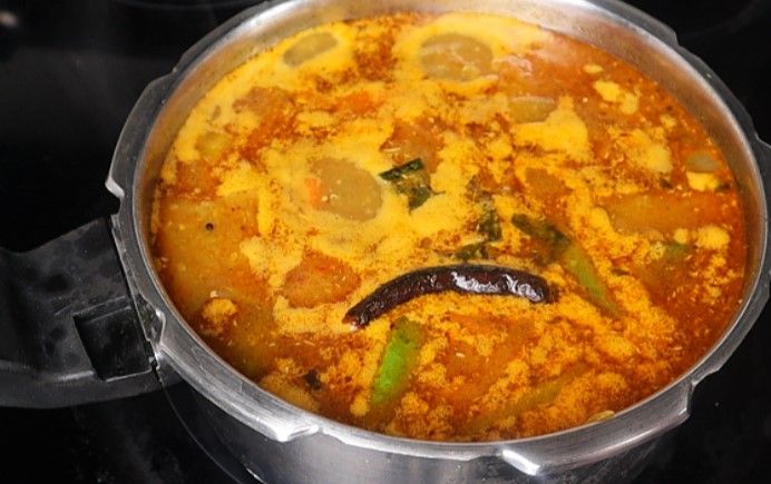 Step 3.2: let the sambar simmer for 10-12 minutes until the vegetables are cooked and the flavors combine well