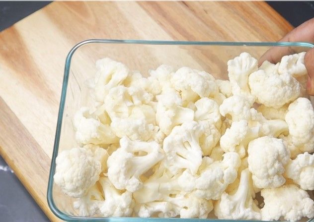 Step 1.2: Cut the cauliflower into pieces and set aside