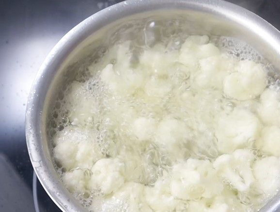 Step 1.3: Add cauliflower florets and boil for 3-5 minutes until tender but not mushy