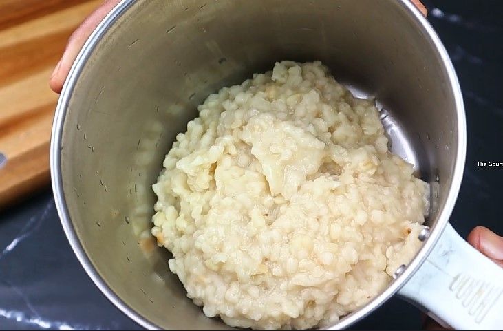 Step 1.3: Mash the urad dal to create a smooth paste