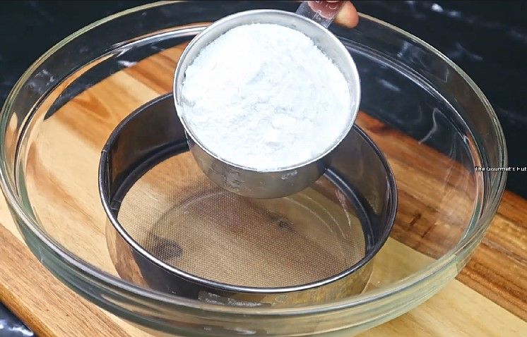 Step 2.1: In a mixing bowl, combine rice flour, mashed urad dal, butter or hot oil, carrom seeds, asafoetida, chili powder, and salt