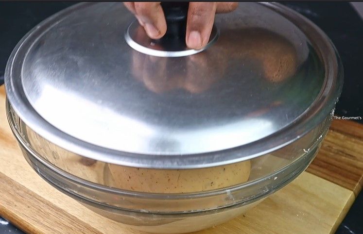 Step 2.1: Cover the dough with a lid as it prevents it from drying the dough