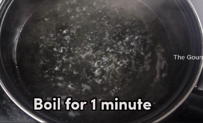 Step 1.4: Add crushed cardamom and saffron strands