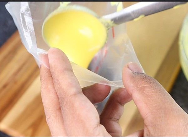 Step 2.2: Transfer the boondi batter into a [piping bag](https://amzn